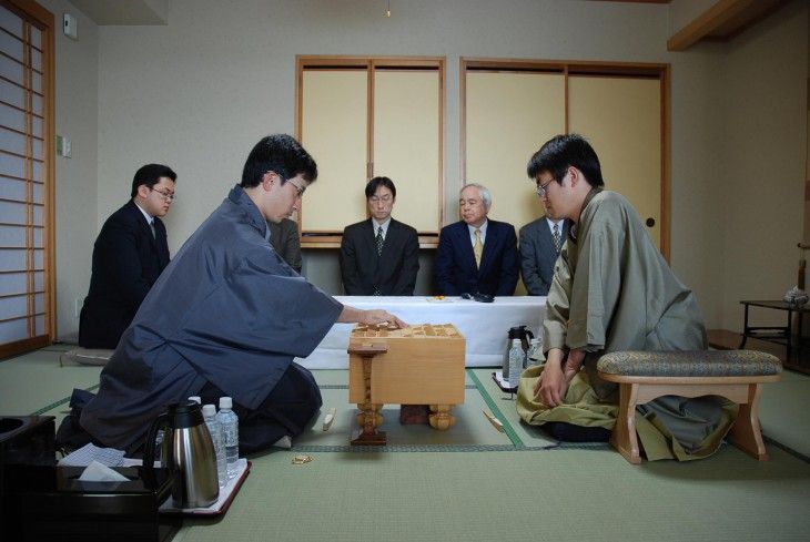Giải đấu cờ Shogi tại Nhật Bản: Giải đấu cờ Shogi tại Nhật Bản là sự kiện thể thao hấp dẫn và uy tín, thu hút đông đảo các vận động viên và người hâm mộ từ khắp nơi trên thế giới. Với những trận đấu kịch tính và khả năng suy luận, giải đấu cờ Shogi tại Nhật Bản sẽ mang đến những trải nghiệm tuyệt vời cho các thành viên tham gia. Hãy tham gia và khám phá thế giới của cờ Shogi, phát triển kỹ năng và giải trí tuyệt vời.