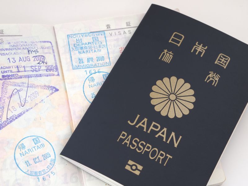 Chọn loại hộ chiếu Nhật Bản phù hợp với nhu cầu của bạn và bắt đầu cuộc hành trình đến đất nước mặt trời mọc. Các loại hộ chiếu bao gồm thường trú, công vụ, du học sinh và nhiều hơn nữa. Đừng ngại ngần liên hệ với chúng tôi để được tư vấn miễn phí!
