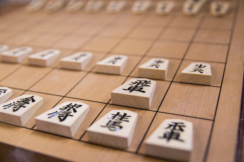 Phim AWAKE sẽ đưa bạn vào không gian trận đấu của cờ shogi với những tình tiết kịch tính và hấp dẫn. Phim không chỉ giải thích một cách chi tiết về cách chơi cờ shogi, mà còn truyền tải đầy đủ những thông điệp ý nghĩa về cuộc sống.
