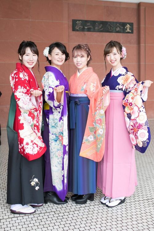 hakama được nhiều bạn nữ mặc trong lễ tốt nghiệp